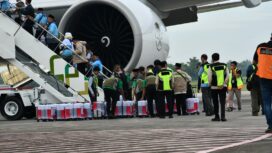 Keberangkatan 443 jemaah haji Kloter 1 asal Kabupaten OKU Timur dari Embarkasi Palembang. Foto : Kemenhaj Sumsel