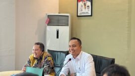 Kalaksa BPBD Sumsel, BPBD Sumsel, M. Iqbal Alisyahbana bersama Kalaksa BPBD Kota Lubuklinggau, Ika Aguspiannor saat rakor. Foto : Dok BPBD Sumsel