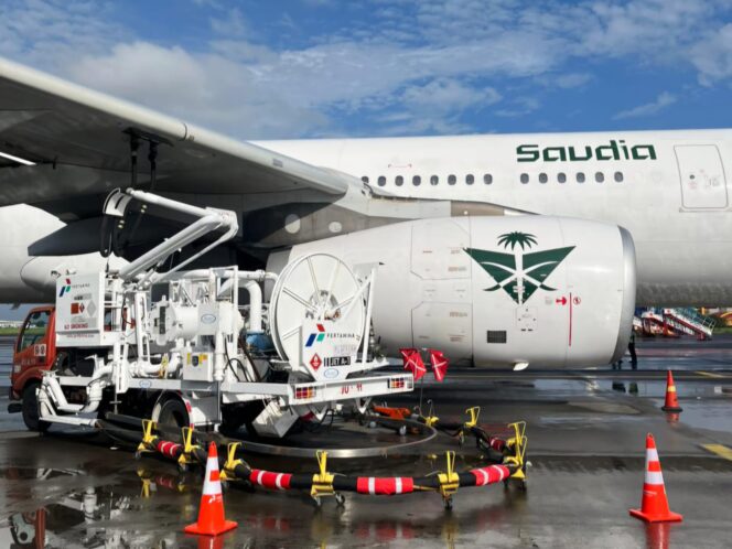 
Pengisian Avtur di Pesawat yang membawa jemaah haji. Foto : Patra Niaga