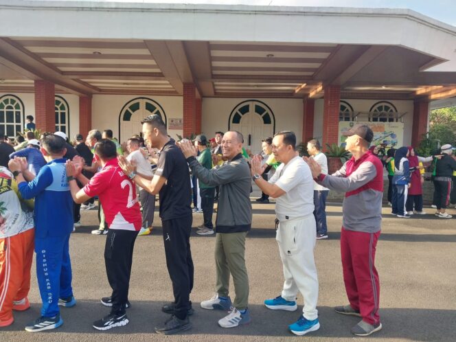 
Bupati OKU dan ASN Kompak Jaga Kesehatan Lewat Senam Pagi