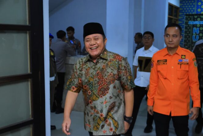 
Gubernur Sumsel Herman Deru bersama Kalaksa BPBD Sumsel M Iqbal Alisyahbana. Foto : Humas Pemprov Sumsel