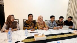 Ferizka Utami selaku pemilik Rumah Sirih bersama Tim Sakahira Law Firm saat klarfikiasi tudingan miring. Foto : Istimewa