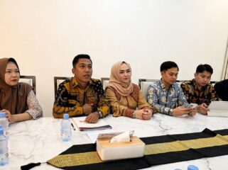 Ferizka Utami selaku pemilik Rumah Sirih bersama Tim Sakahira Law Firm saat klarfikiasi tudingan miring. Foto : Istimewa