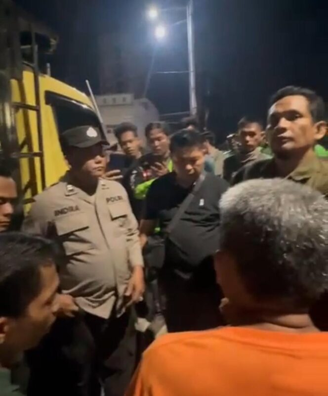 
Upaya penyelesaian secara persuasif terkait penghalangan tempat usaha oleh oknum polisi. Foto : Istimewa
