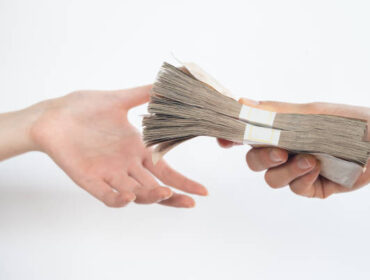 Ilustrasi pungli. Foto : Istock