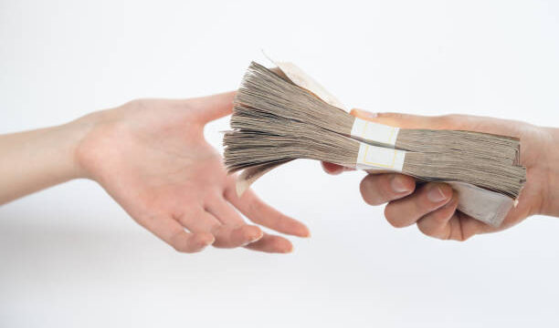 Ilustrasi pungli. Foto : Istock