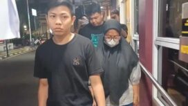 Pelaku penggelapan uang saat diserahkan para korbannya ke polisi Fioto : Dok. Istimewa