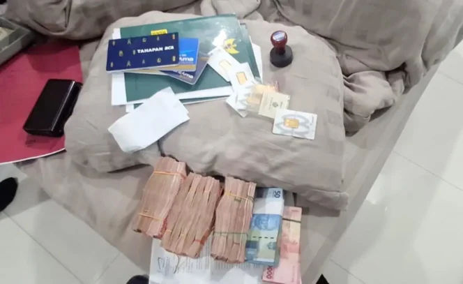 
Hasil penggeledahan penyidik pidsus Kejati Sumsel di dua rumah saksi dugaan korupsi lalu lintas pelayaran di Sungai Lalan (Dok: Kejati Sumsel)