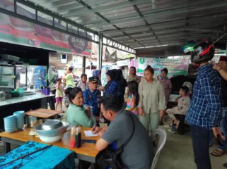 Penemuan bayi yang diduga dibuang orang tuanya di semak-semak Sungai Musi (Dok: Polsek Gandus)