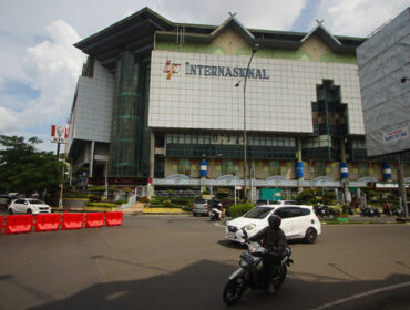 Mal International Plaza yang juga menyimpan ribuan nostalgia bagi generasi 90-an Kota Musi yang kerap berbelanja ataupun sekedar nongkrong bersama rekan, Minggu (27/4) Foto: abp/urban id