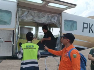 Tim BNPB bersama BPBD Sumsel melakukan persiapan melakukan OMC di Sumsel. Foto : Dok. BPBD Sumsel
