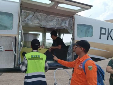 Tim BNPB bersama BPBD Sumsel melakukan persiapan melakukan OMC di Sumsel. Foto : Dok. BPBD Sumsel