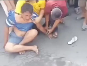 Pelaku saat hendak di tangkap. Foto : Istimewa