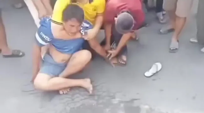 Pelaku saat hendak di tangkap. Foto : Istimewa