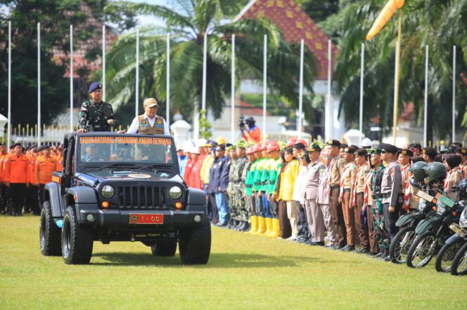 
Herman Deru Dampingi Menko Polkam Pimpin Apel Kesiapsiagaan Karhutla 2026 di Sumsel