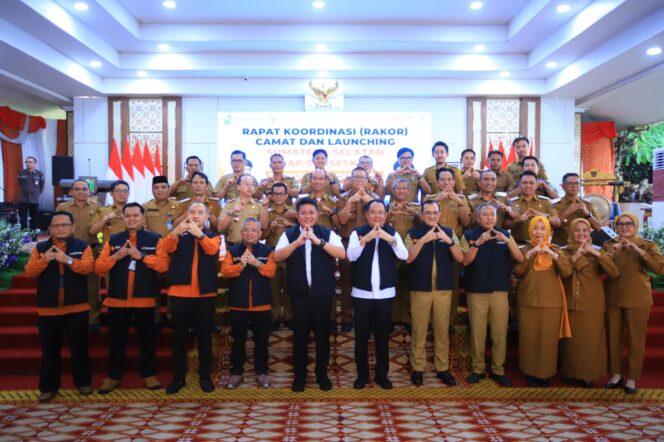 
Launching Sensus Ekonomi 2026 yang dirangkaikan dengan Rapat Koordinasi (Rakor) Camat se-Sumatera Selatan di Griya Agung Palembang, Selasa (12/5/2026).