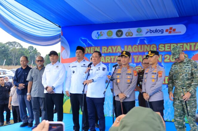 
Cik Ujang Hadiri Panen Raya Jagung di OKU Selatan, Dorong Swasembada Pangan Nasional