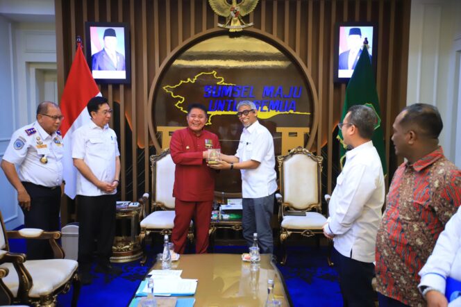 
Herman Deru Dorong Percepatan Pelabuhan Tanjung Carat untuk Urai Kepadatan Logistik Kota Palembang