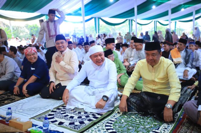 
Herman Deru Ajak Perkuat Keikhlasan dan Kepedulian Sosial saat Salat Iduladha