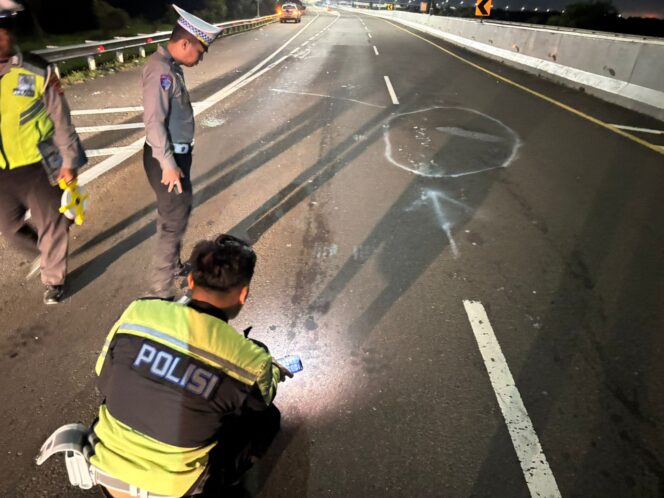 
Polisi saat di lokasi TKP di Tol Palindra. Foto : Istimewa