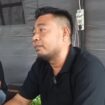 Herman, kerabat dari Yanto yang merupakan sopir mobil tangki dan Toni sebagai kenek/Anyelir. 