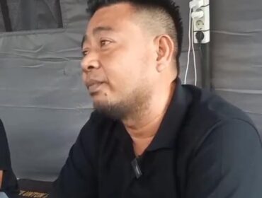 Herman, kerabat dari Yanto yang merupakan sopir mobil tangki dan Toni sebagai kenek/Anyelir. 