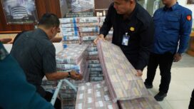 Penampakan uang  pengganti kerugian negara sebesar Rp591,7
terdakwa korupsi kredit BRI Wilson alias WS. Foto : Kejati Sumsel