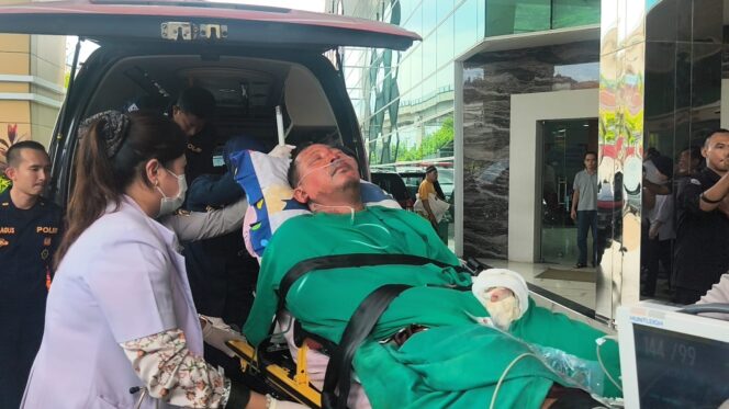 
Salah satu korban selamat, Ngadiono (44), dievakuasi menggunakan helikopter menuju Kota Palembang untuk mendapatkan penanganan medis intensif, Jumat (8/5/2026). Foto : Andika/Kordanews.com