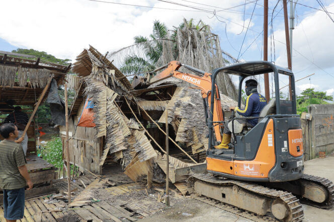 
Pemkot Palembang Bongkar Bangunan Liar yang Berdiri di Sepanjang DAS Udang Jakabaring