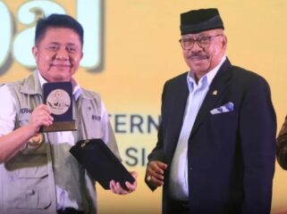 Ketua Fraksi Partai Golkar MPR RI, Melchias Markus Mekeng, bersama Gubernur Sumsel Herman Deru saat mengikuti Sarasehan Kebangsaan MPR RI di Palembang. Foto : Humas Pemprov Sumsel