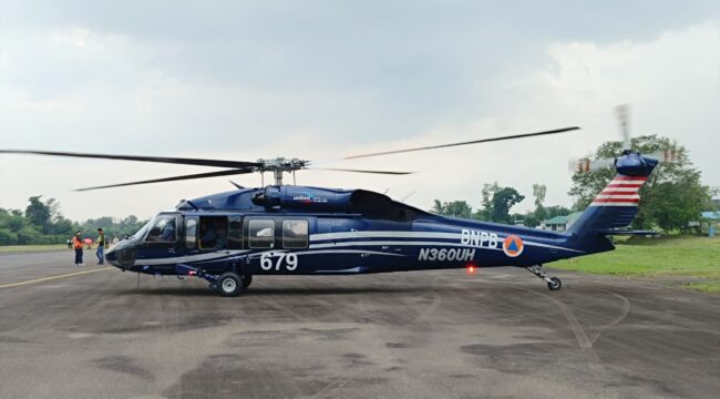 Helikopter Black Hawk N360UH/UH-60A milik operator PT Arya Guna Aksata (AGA) tersebut resmi tiba dan disiagakan untuk mendukung penanganan darurat bencana asap akibat karhutla di wilayah Sumsel. Foto : Dok BPBD Sumsel