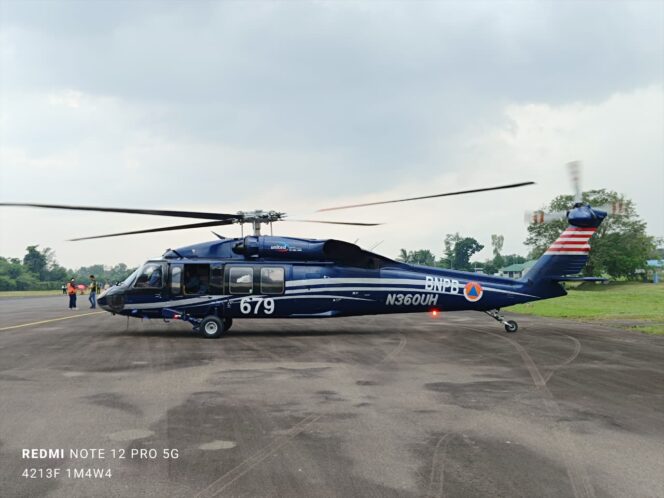 
Helikopter Black Hawk N360UH/UH-60A milik operator PT Arya Guna Aksata (AGA) tersebut resmi tiba dan disiagakan untuk mendukung penanganan darurat bencana asap akibat karhutla di wilayah Sumsel. Foto : Dok BPBD Sumsel