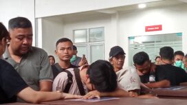 Proses penyerahan jenazah korban kecelakaan ke pihak keluarga/Anyelir. 