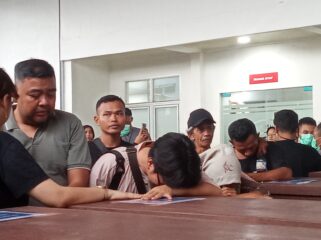Proses penyerahan jenazah korban kecelakaan ke pihak keluarga/Anyelir. 