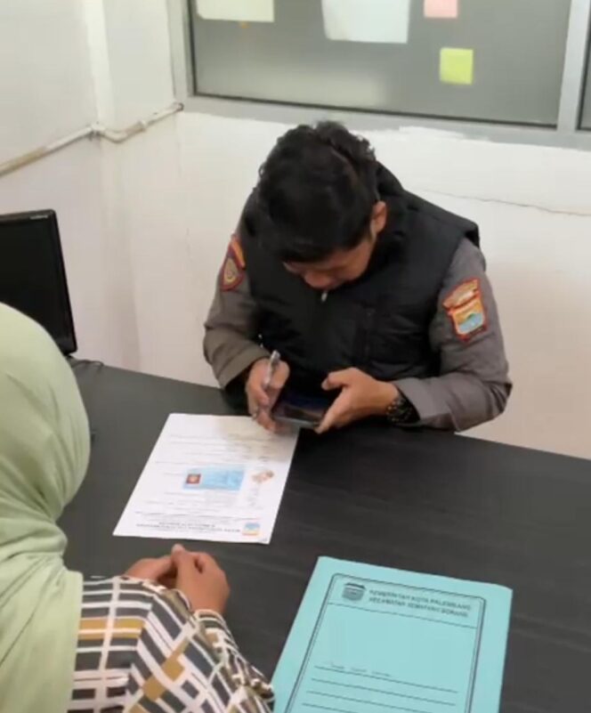 
Salah satu petugas Dishub Kota Palembang yang dilakukan BAP oleh Dinas BKPSDM Palembang. Foto : Istimewa