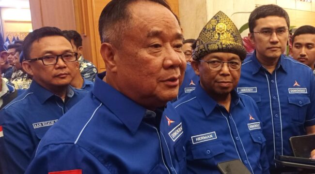 Cik Ujang saat menghadiri Musyawarah Daerah (Musda) V DPD Partai Demokrat Sumsel secara virtual, Kamis (30/4/2026) malam. Foto : Abdullah Toriq/Urban Id
