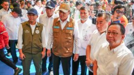 MenkoPolkam RI, Djamari Chaniago saat melihat stand APP di Apel Kesiapsiagaan Penanggulangan Bencana Kebakaran Hutan dan Lahan (Karhutla) Nasional Tahun 2026 di Griya Agung, Palembang. Foto : Istimewa