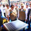 MenkoPolkam, Djamari Chaniago didampingi Gubernur Sumsel Herman Deru saat melihat stand terkiat kesiapsiagan Karhutla di Sumsel. Foto : Humas Pemprov Sumsel
