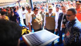 MenkoPolkam, Djamari Chaniago didampingi Gubernur Sumsel Herman Deru saat melihat stand terkiat kesiapsiagan Karhutla di Sumsel. Foto : Humas Pemprov Sumsel