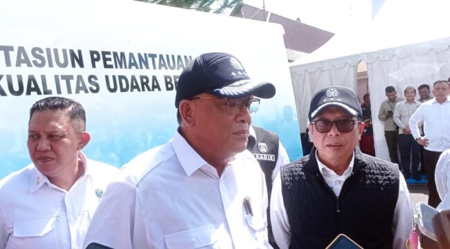 Menteri Lingkungan Hidup (LH), Jumhur Hidayat saat kunjungan ke Palembang. Foto : Abdullah Toriq/Urban Id