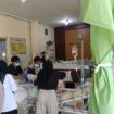 Suasana korban kecelakaan bus ALS yang selamat saat mendapatkan perawatan di rumah sakit RSUD Siti Aisyah, Lubuklinggau, Rabu (6/5/2026).