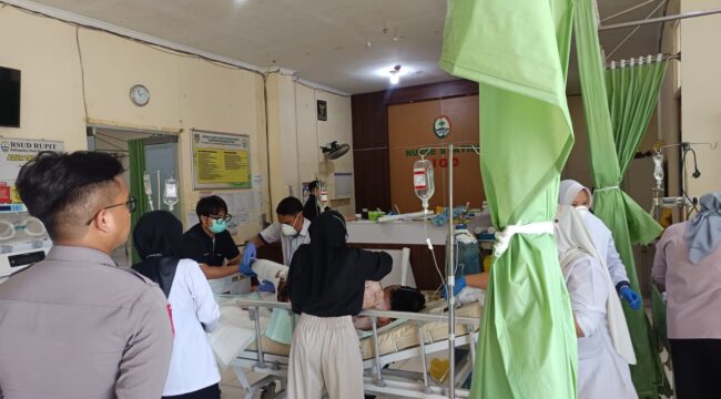 Suasana korban kecelakaan bus ALS yang selamat saat mendapatkan perawatan di rumah sakit RSUD Siti Aisyah, Lubuklinggau, Rabu (6/5/2026).