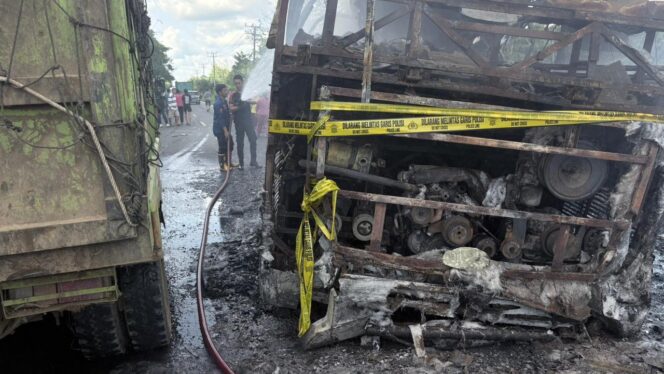
Kondisi Bus ALS dan Truk Tangki BBM di Muratara seusai kecelakaan. Foto : Istimewa
