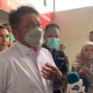 Gubernur Sumsel, Herman Deru saat meninjau proses DVI di RS Bhayangkara, Kamis (7/5/2026). Foto : Abdullah Toriq/Urban Id