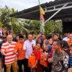 Wakil Gubernur Sumsel saat menyalurkan bantuan ke korban bencana banjir di Muratara. Foto : BPBD Sumsel