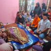 Salah satu jenazah saat dirumah duka setelah dievakuasi dari Sungai Musi. Foto : Basarnas Palembang