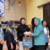 Ketua TP PKK Palembang, Dewi Sastrani saat menyalurkan bantuan Pemberian Makanan Tambahan (PMT) bagi ibu hamil dan calon pengantin berisiko stunting/ist