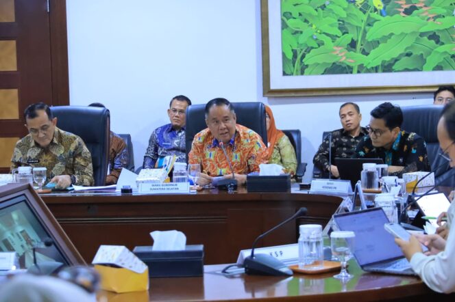 
Cik Ujang Soroti Kendala Lahan, Dorong Percepatan Tol Betung–Tempino Rampung November 2026