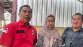 Dokter Putri Tiarasari (37), usai melaporkan suaminya ke Polrestabes Palembang. Foto : Istimewa