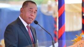 Menteri Pertahanan RI Ryamizard Ryacudu membuka acara peresmian Tugu Persahabatan Indonesia-Kamboja bertempat di Kamphong Thom, Sabtu (13/7). Foto: Dok. Kemenhan